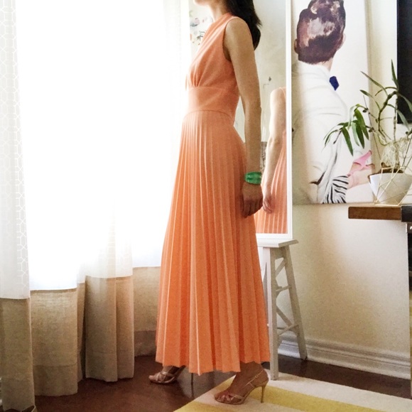 Peach pleated hand made maxi dress - Picture 2 of 9